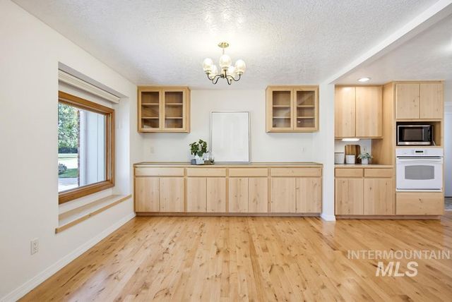 2165 E Springwood Dr, Meridian, ID 83642