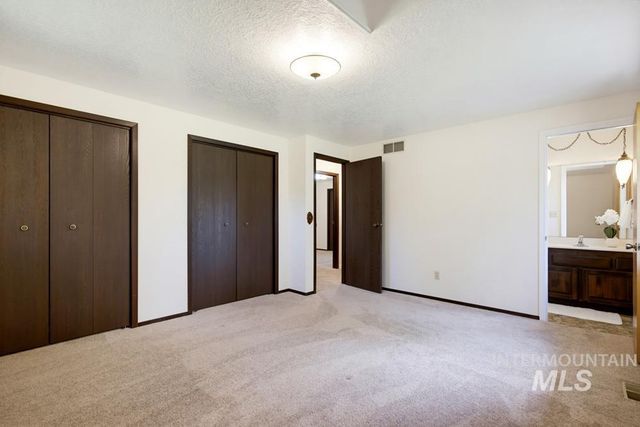 2165 E Springwood Dr, Meridian, ID 83642