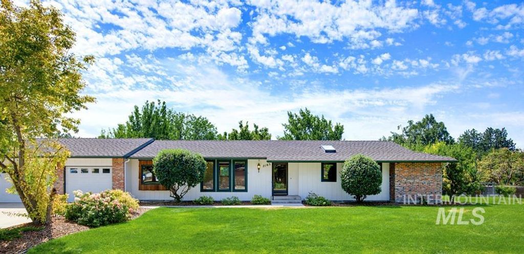 2165 E Springwood Dr, Meridian, ID 83642