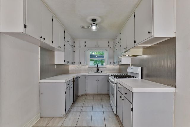 1202 Mac Drive, Sweeny, TX 77480