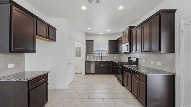 125 FLATLAND TRL, San Marcos, TX 78666