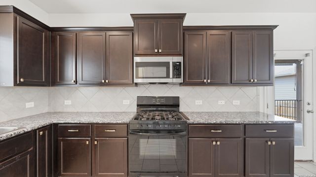 125 FLATLAND TRL, San Marcos, TX 78666