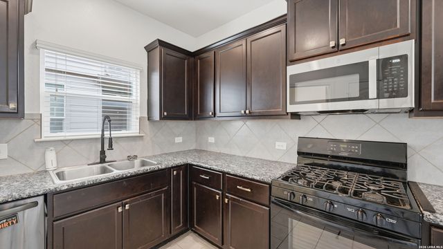 125 FLATLAND TRL, San Marcos, TX 78666