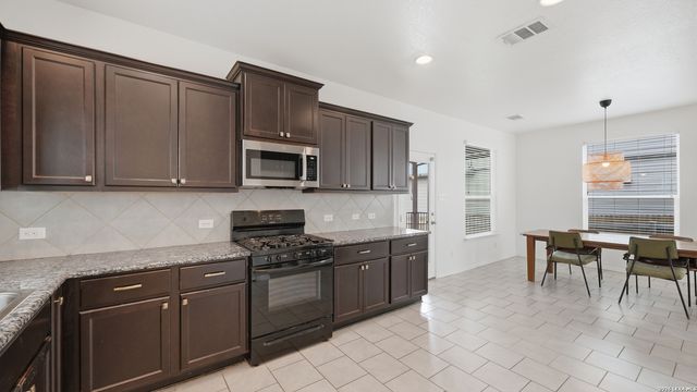 125 FLATLAND TRL, San Marcos, TX 78666