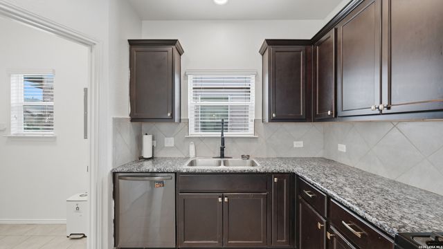 125 FLATLAND TRL, San Marcos, TX 78666