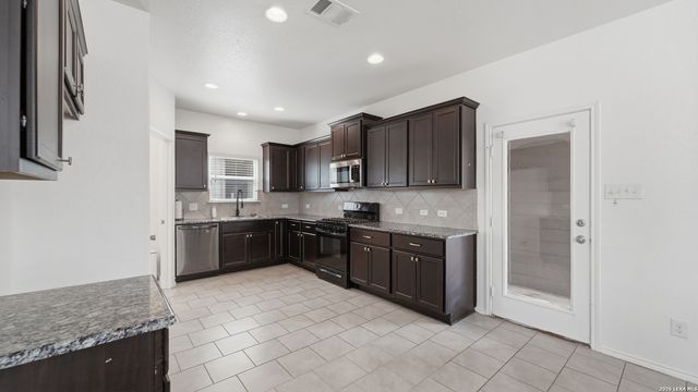 125 FLATLAND TRL, San Marcos, TX 78666