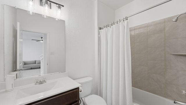 125 FLATLAND TRL, San Marcos, TX 78666