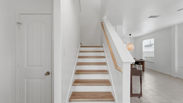 125 FLATLAND TRL, San Marcos, TX 78666