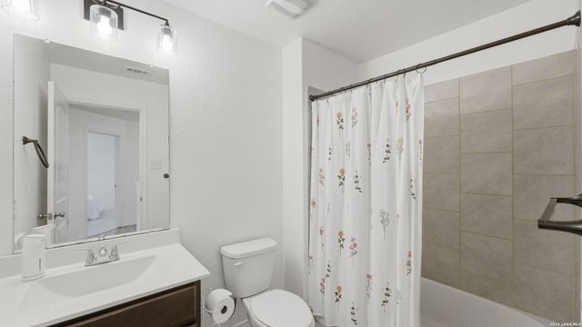 125 FLATLAND TRL, San Marcos, TX 78666