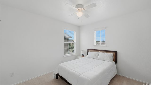 125 FLATLAND TRL, San Marcos, TX 78666