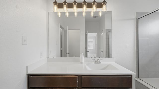 125 FLATLAND TRL, San Marcos, TX 78666