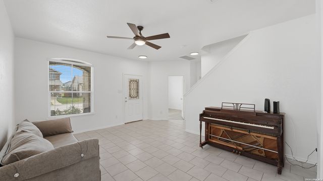 125 FLATLAND TRL, San Marcos, TX 78666