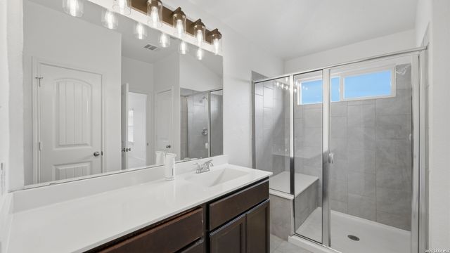 125 FLATLAND TRL, San Marcos, TX 78666