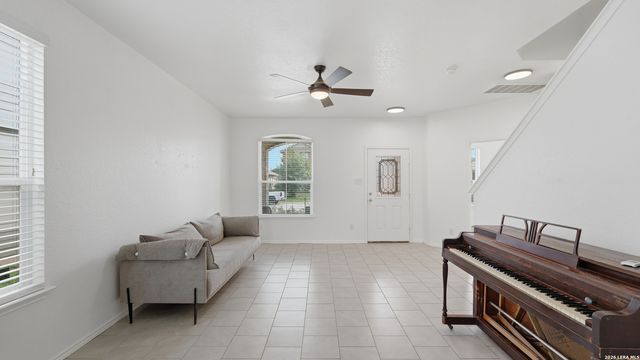125 FLATLAND TRL, San Marcos, TX 78666