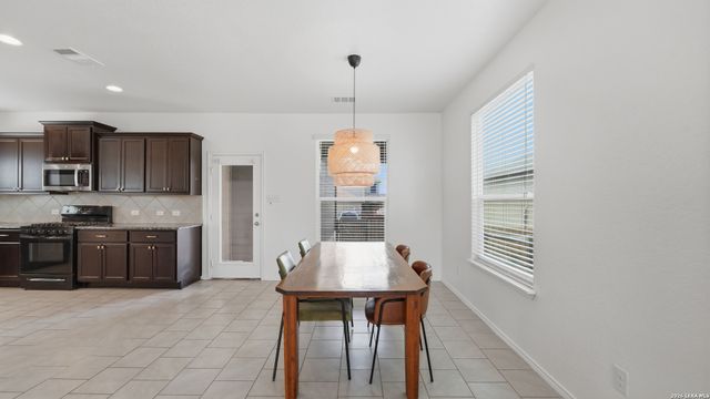 125 FLATLAND TRL, San Marcos, TX 78666