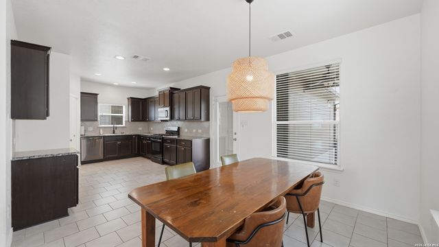 125 FLATLAND TRL, San Marcos, TX 78666