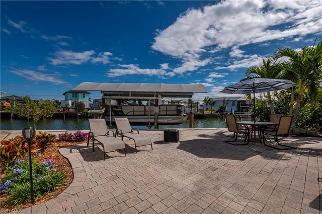 23 Nancy LN, Fort Myers Beach, FL 33931