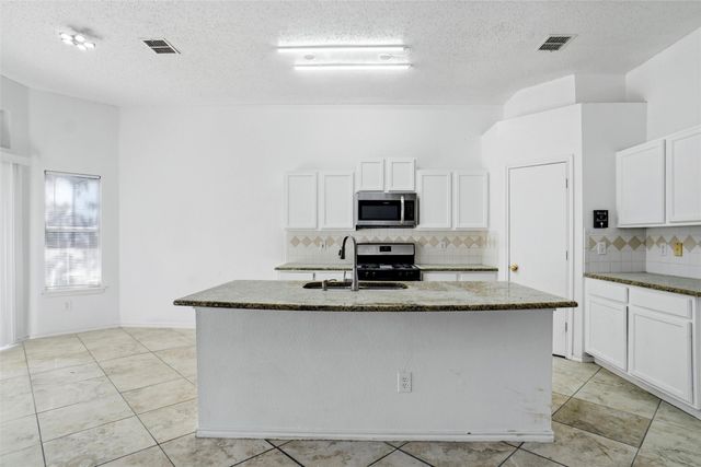 2447 Ranchview Drive, Grand Prairie, TX 75052