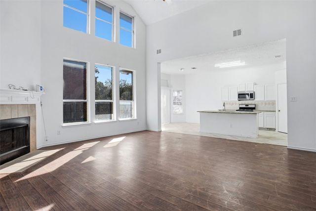 2447 Ranchview Drive, Grand Prairie, TX 75052