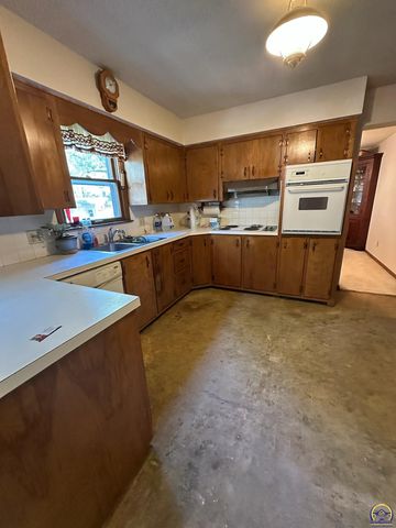 1428 Prairie St, Emporia, KS 66801