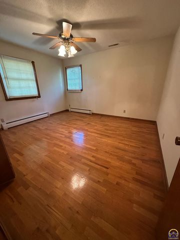 1428 Prairie St, Emporia, KS 66801