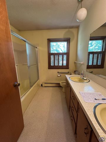 1428 Prairie St, Emporia, KS 66801