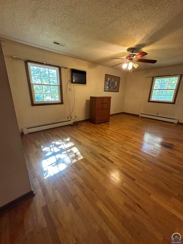 1428 Prairie St, Emporia, KS 66801