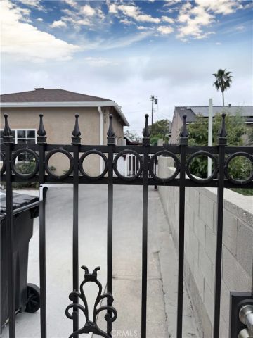 8459 Omelveny Avenue, Sun Valley, CA 91352