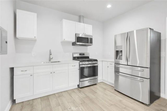 8459 Omelveny Avenue, Sun Valley, CA 91352