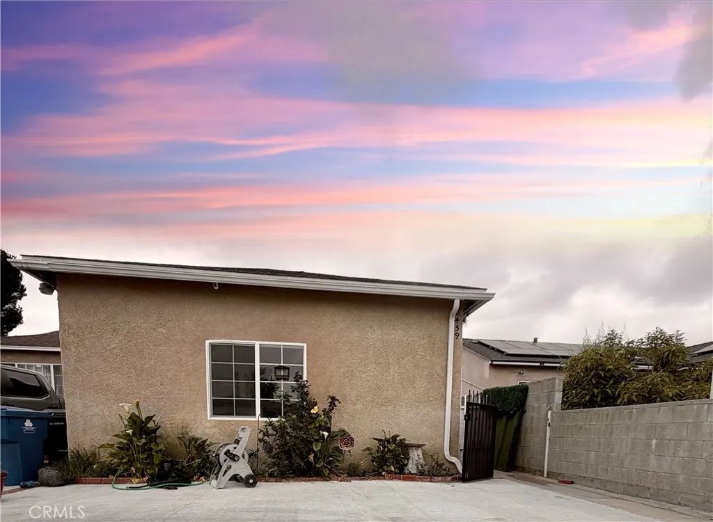 8459 Omelveny Avenue, Sun Valley, CA 91352