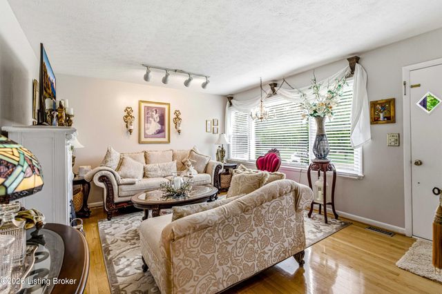 9003 Honor Ave, Louisville, KY 40219