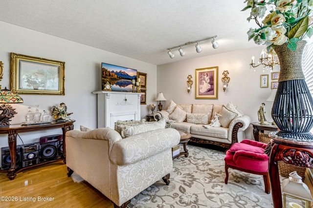 9003 Honor Ave, Louisville, KY 40219