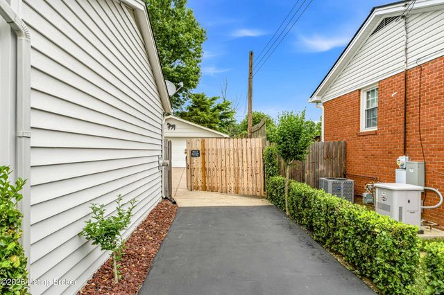 9003 Honor Ave, Louisville, KY 40219
