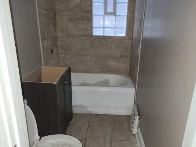 3033 N 28th STREET, Milwaukee, WI 53210