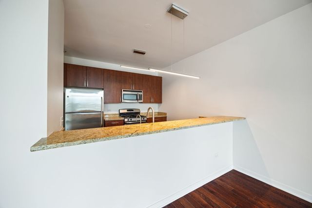 757 N Orleans Street 605, Chicago, IL 60654