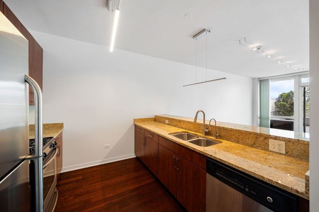 757 N Orleans Street 605, Chicago, IL 60654