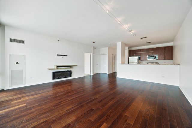 757 N Orleans Street 605, Chicago, IL 60654