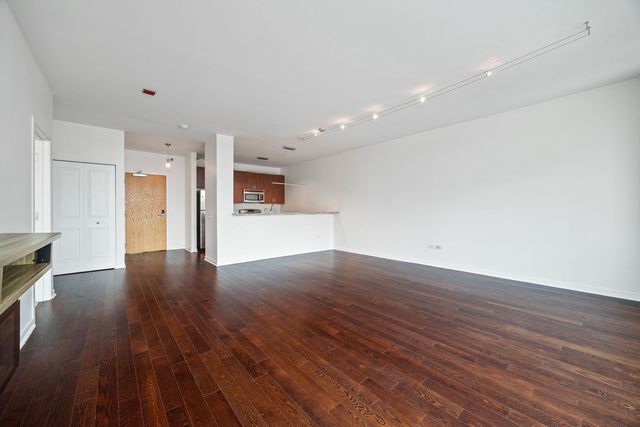 757 N Orleans Street 605, Chicago, IL 60654