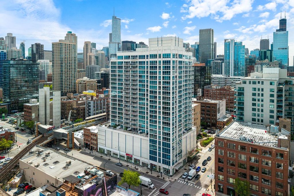 757 N Orleans Street 605, Chicago, IL 60654