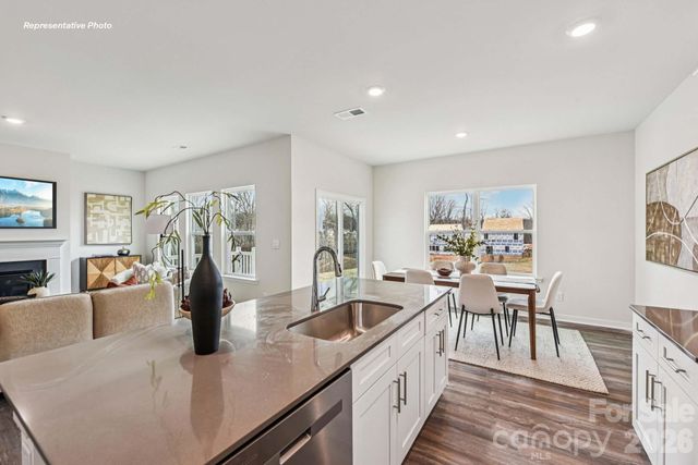 2082 10th Street SE, Hickory, NC 28602