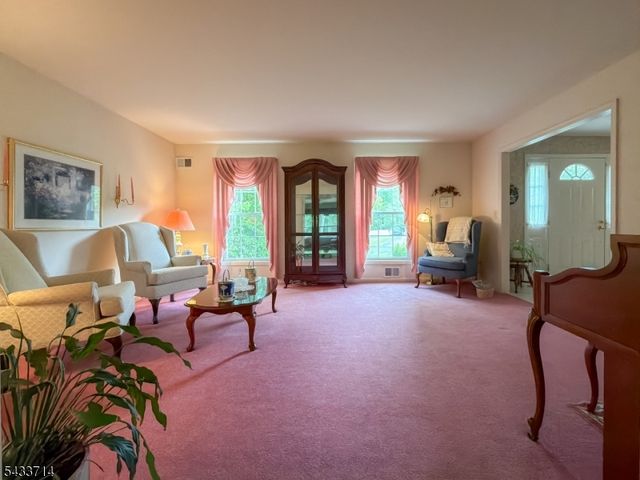 29 Lark Ln, Jefferson Twp., NJ 07438