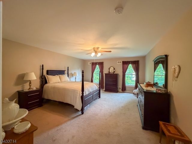 29 Lark Ln, Jefferson Twp., NJ 07438