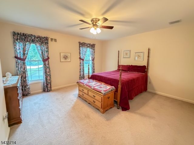 29 Lark Ln, Jefferson Twp., NJ 07438
