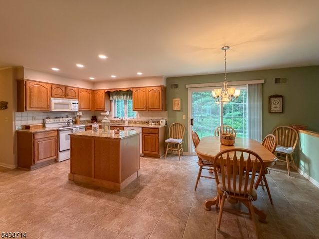 29 Lark Ln, Jefferson Twp., NJ 07438
