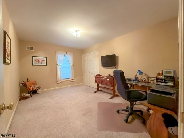 29 Lark Ln, Jefferson Twp., NJ 07438