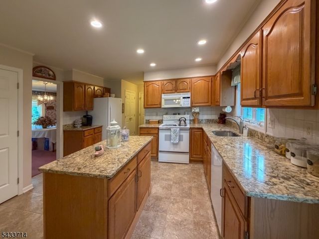29 Lark Ln, Jefferson Twp., NJ 07438