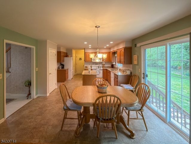 29 Lark Ln, Jefferson Twp., NJ 07438