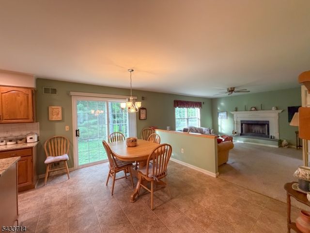 29 Lark Ln, Jefferson Twp., NJ 07438