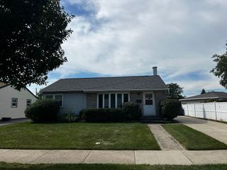 104 N Warrington Road, Des Plaines, IL 60016