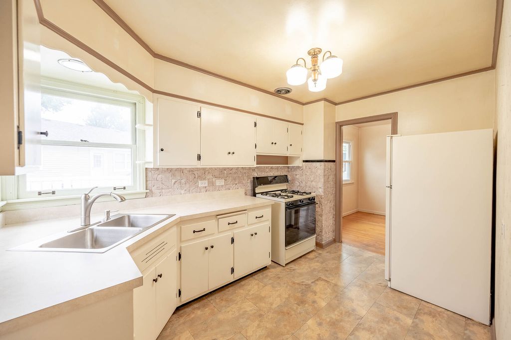 104 N Warrington Road, Des Plaines, IL 60016 — photo 3